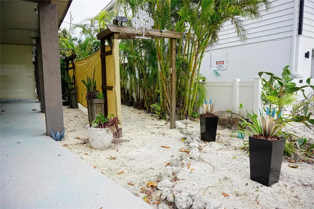 2504 Avenue B Bradenton Beach FL 34217