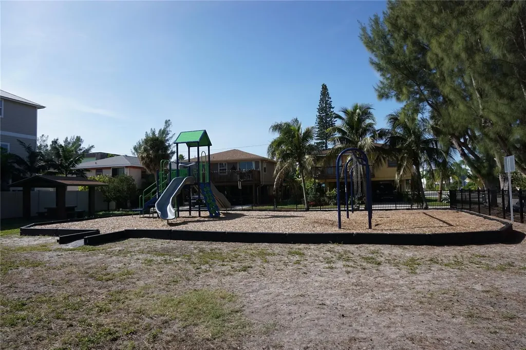 2504 Avenue B Bradenton Beach FL 34217