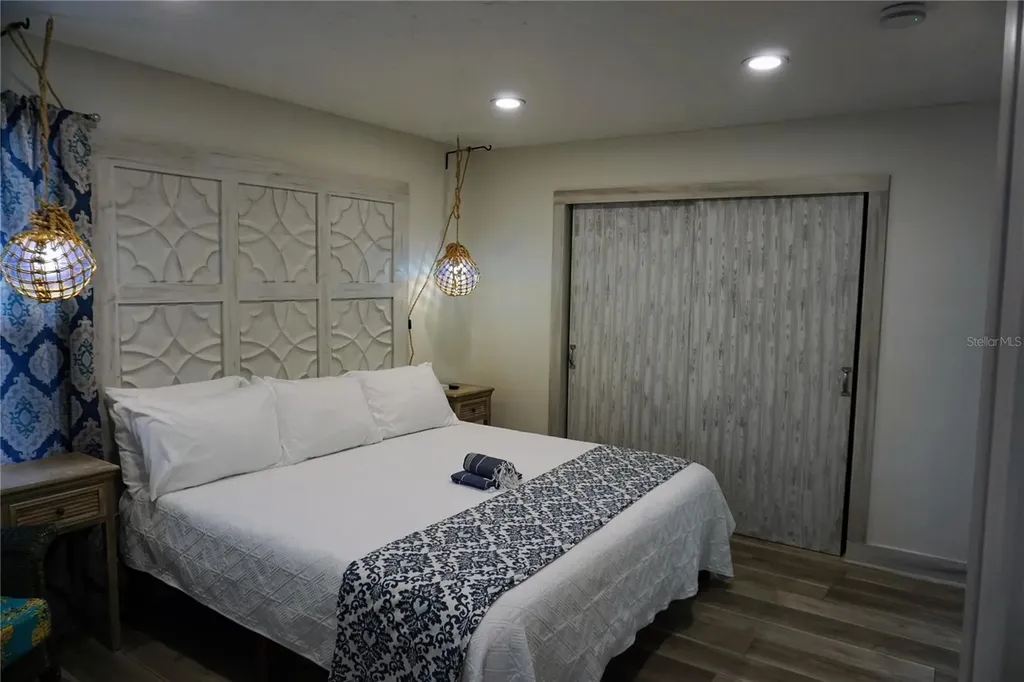 2504 Avenue B Bradenton Beach FL 34217