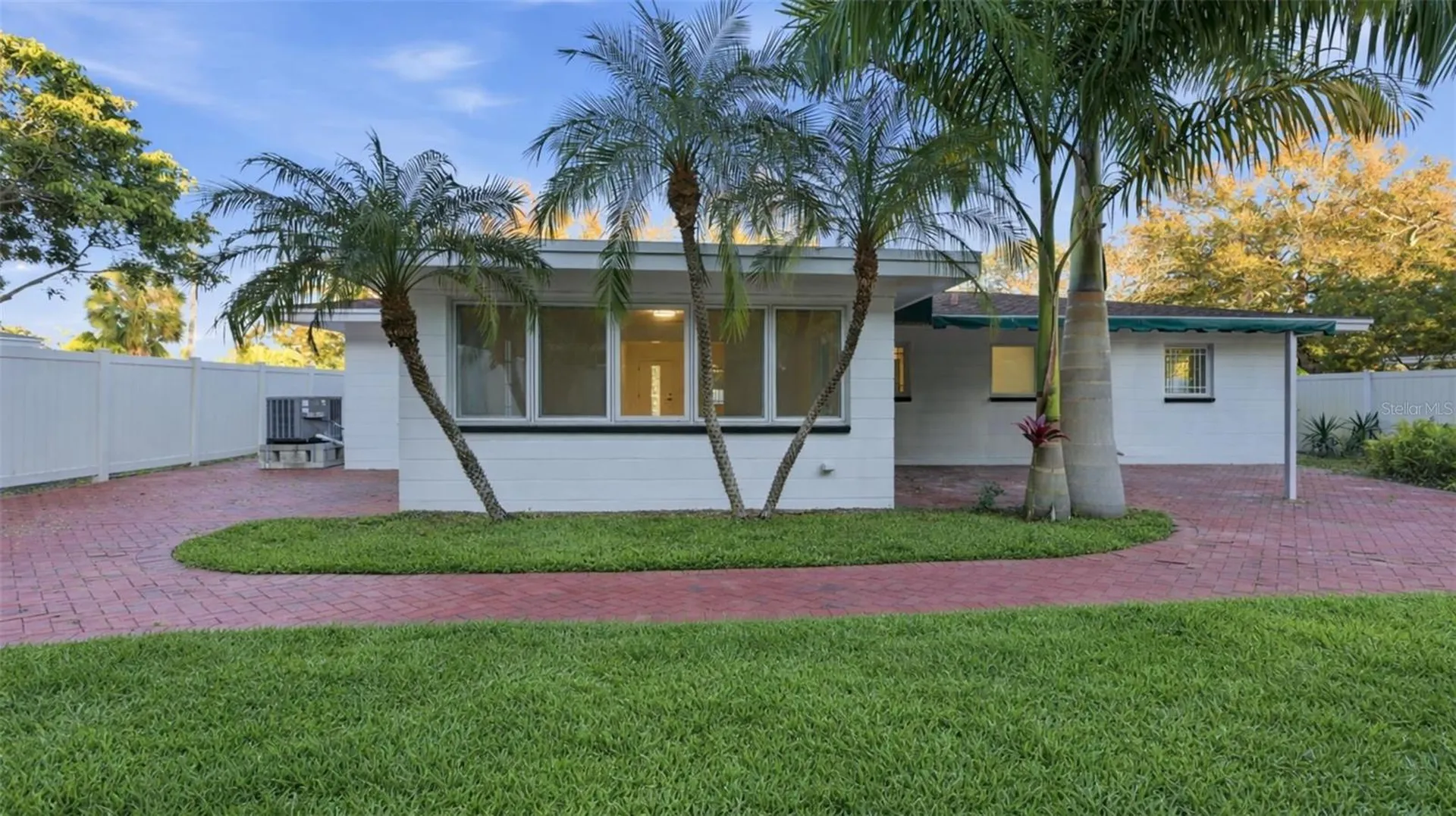 4430 1st Way NE St Petersburg FL 33703