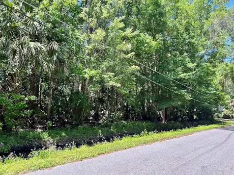 379 N Jungle Road Geneva FL 32732