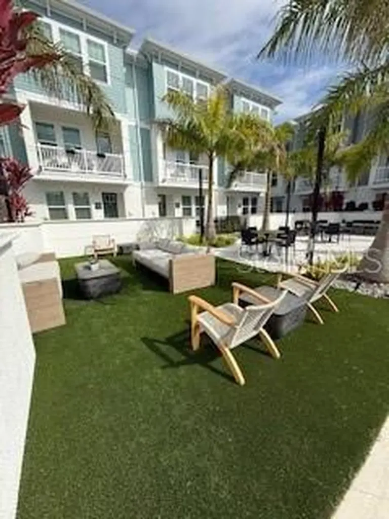 3137 4th Terrace N St Petersburg FL 33713