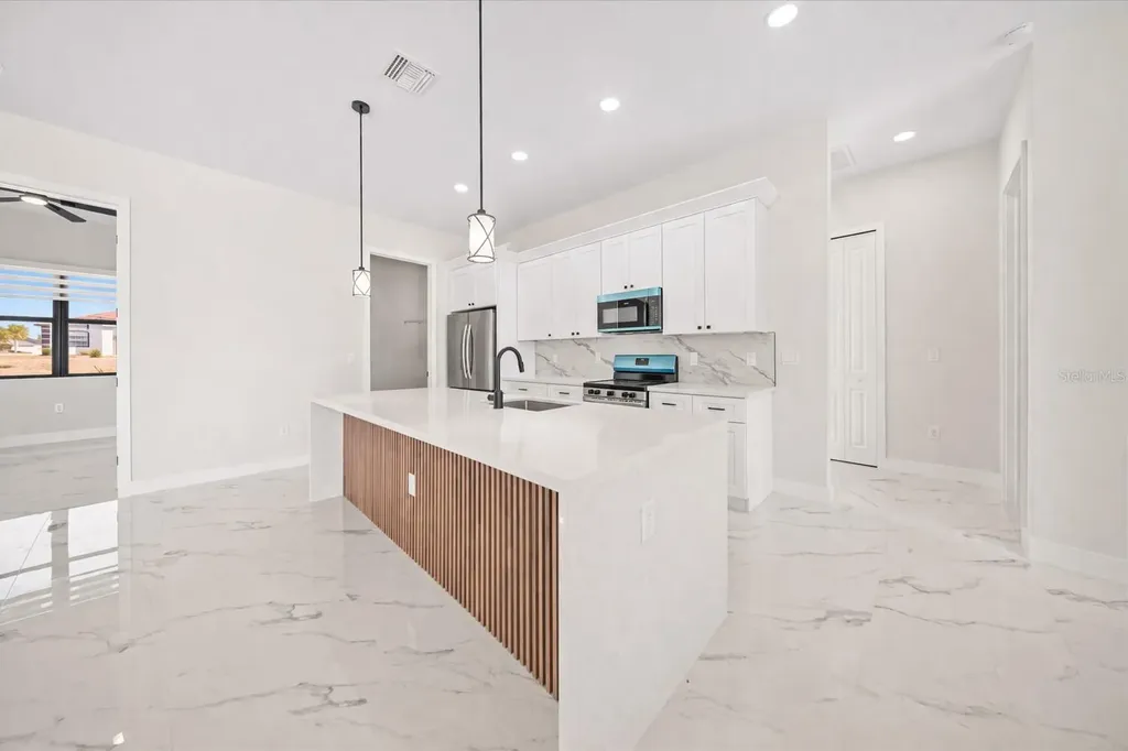 18 NE 11th Lane Cape Coral FL 33909