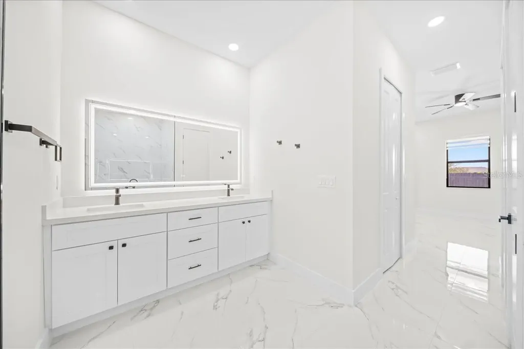 18 NE 11th Lane Cape Coral FL 33909