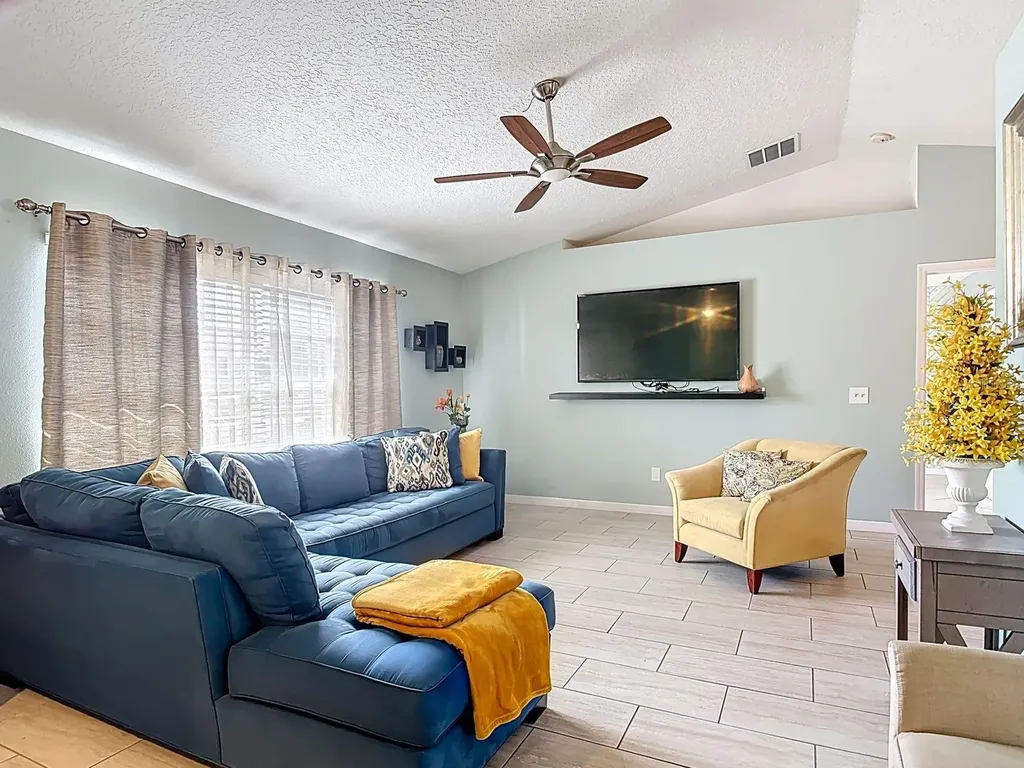 674 Gainsboro Street Deltona FL 32725
