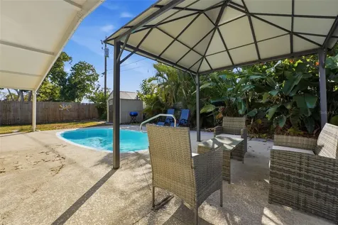 1904 31st Street W Bradenton FL 34205