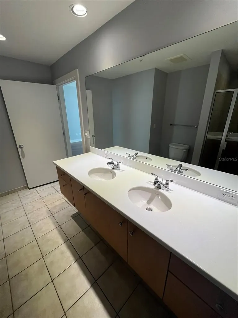 1120 E Kennedy Boulevard Tampa FL 33602