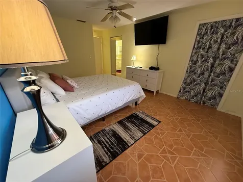 6070 80th Street N St Petersburg FL 33709