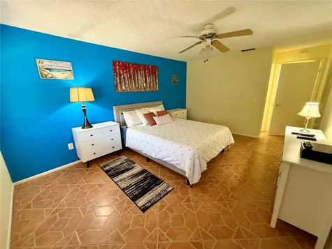 6070 80th Street N St Petersburg FL 33709