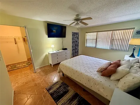 6070 80th Street N St Petersburg FL 33709