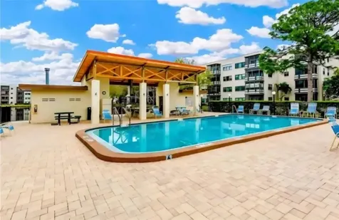6070 80th Street N St Petersburg FL 33709