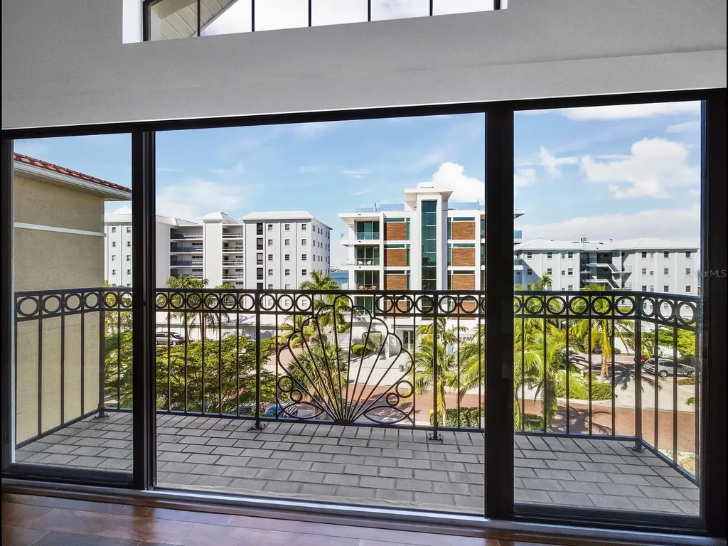 205 Golden Gate Point Sarasota FL 34236