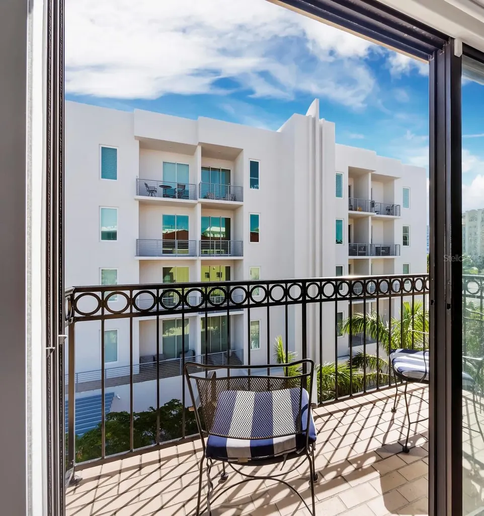 205 Golden Gate Point Sarasota FL 34236