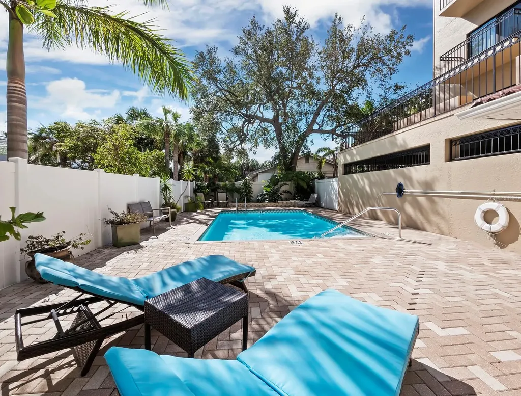 205 Golden Gate Point Sarasota FL 34236