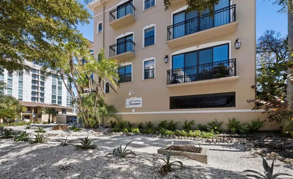205 Golden Gate Point Sarasota FL 34236