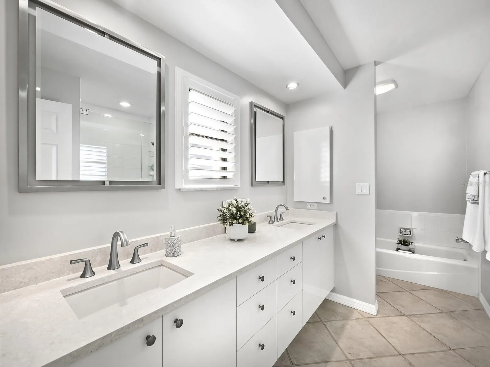 205 Golden Gate Point Sarasota FL 34236