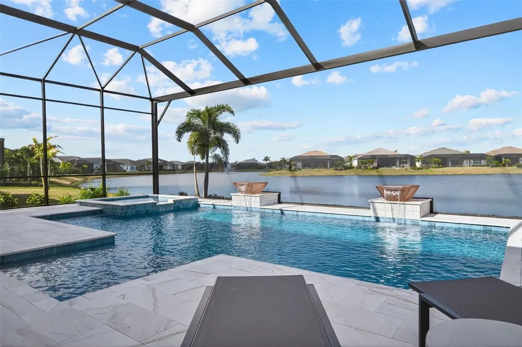 8122 Redonda Loop Lakewood Ranch FL 34202