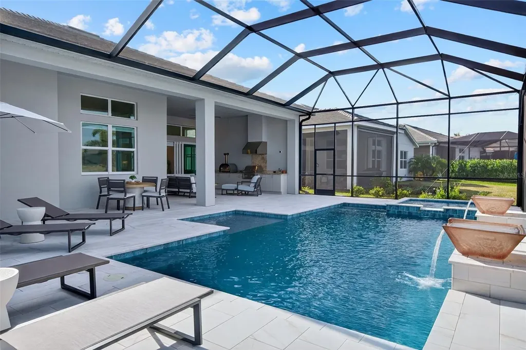 8122 Redonda Loop Lakewood Ranch FL 34202