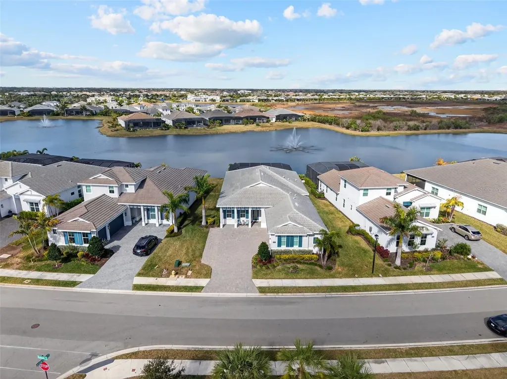 8122 Redonda Loop Lakewood Ranch FL 34202