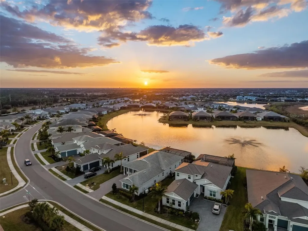 8122 Redonda Loop Lakewood Ranch FL 34202