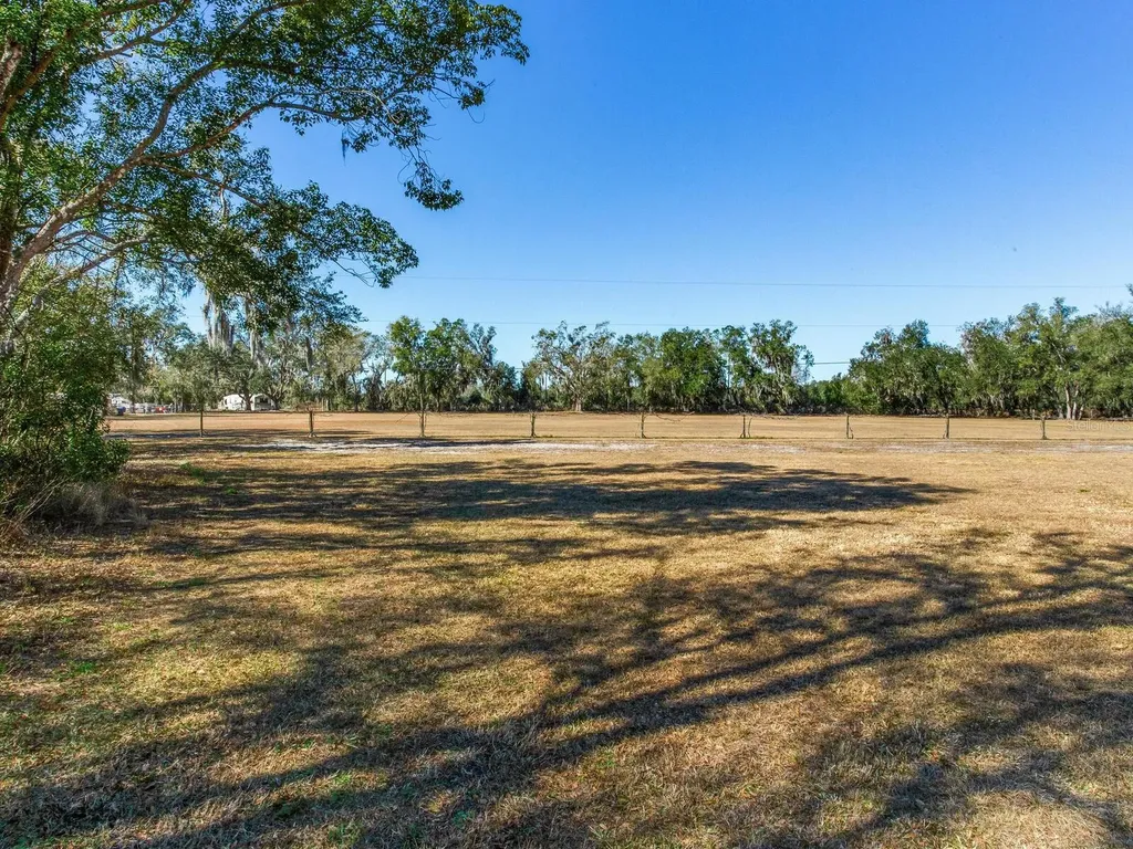 8602 Back Road Plant City FL 33565