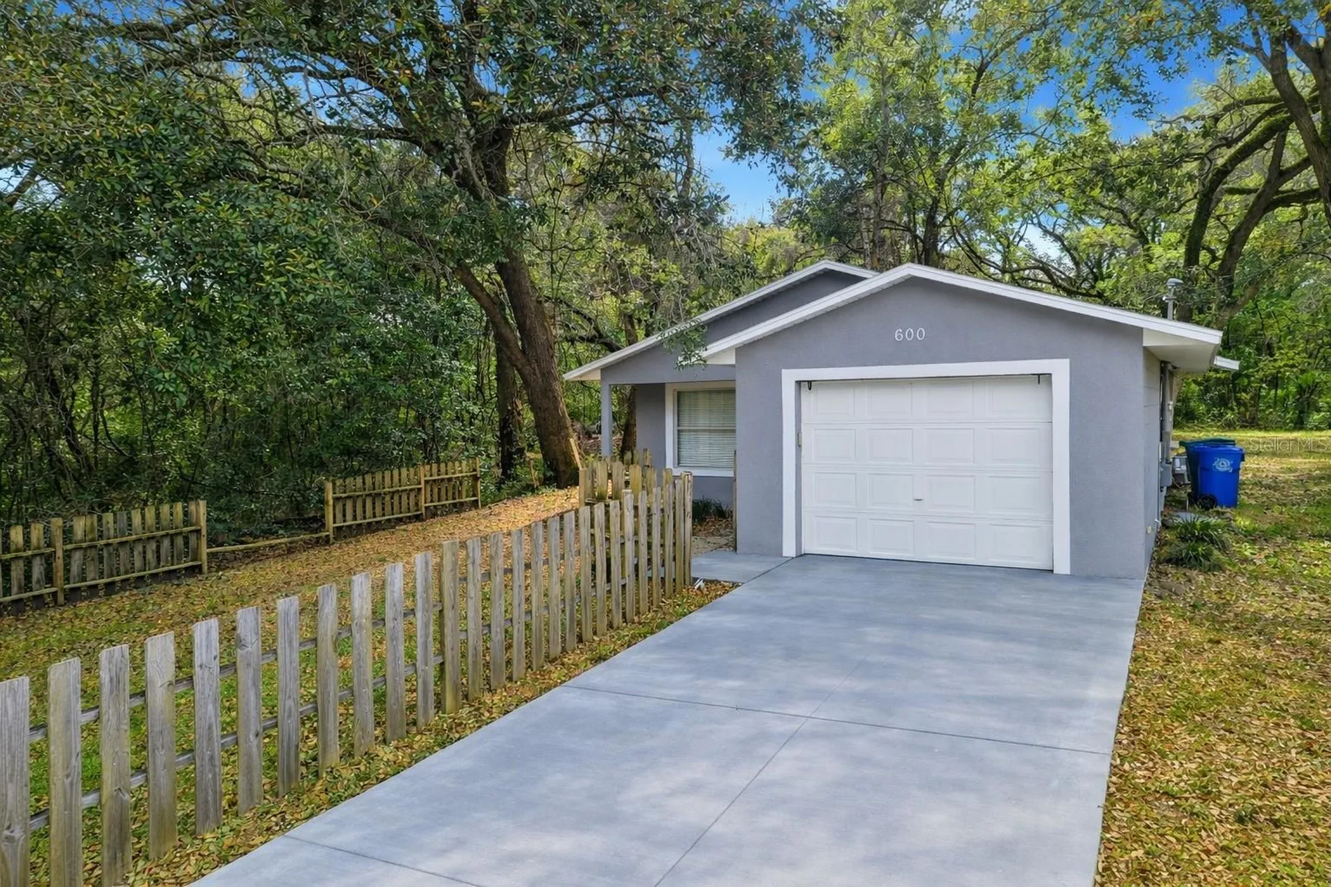 600 W Clarke Street Wildwood FL 34785