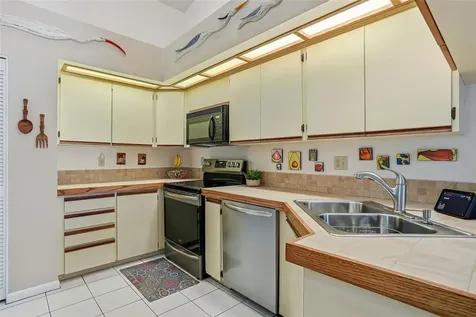 846 Centerwood Drive Tarpon Springs FL 34688