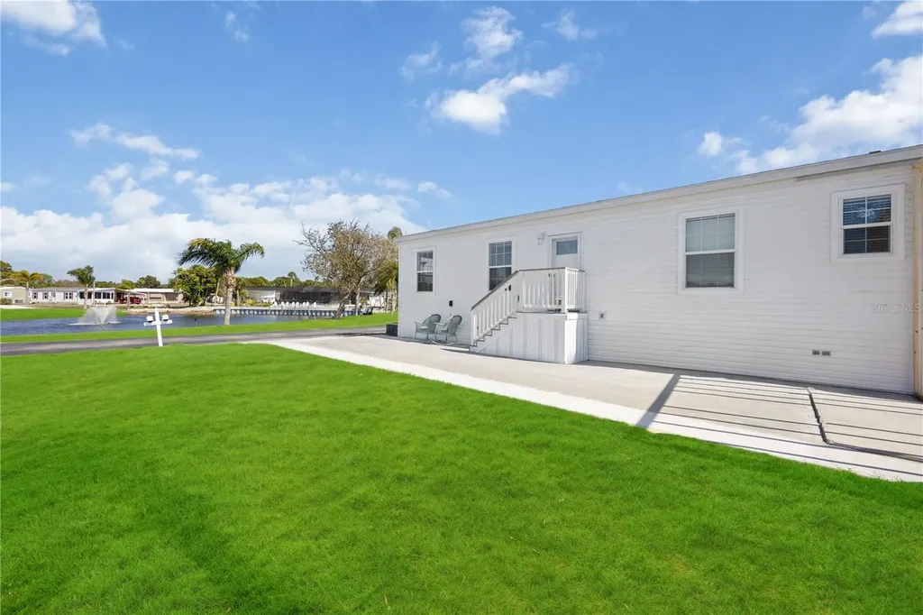 2 S Botany Bay Circle Englewood FL 34223