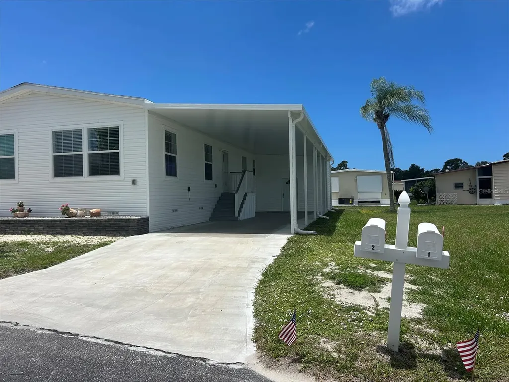 2 S Botany Bay Circle Englewood FL 34223