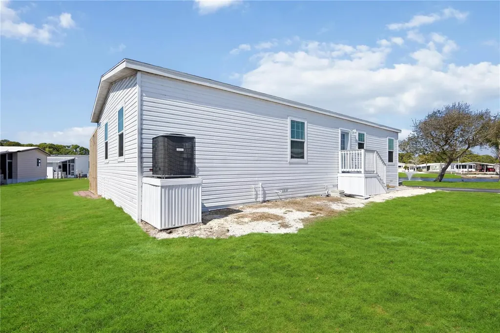 2 S Botany Bay Circle Englewood FL 34223