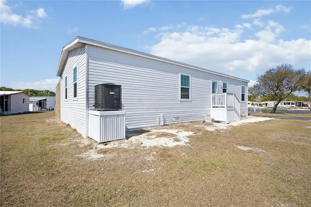 2 S Botany Bay Circle Englewood FL 34223