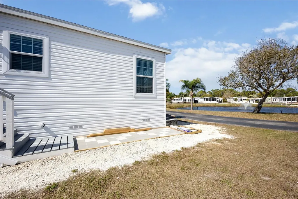 2 S Botany Bay Circle Englewood FL 34223