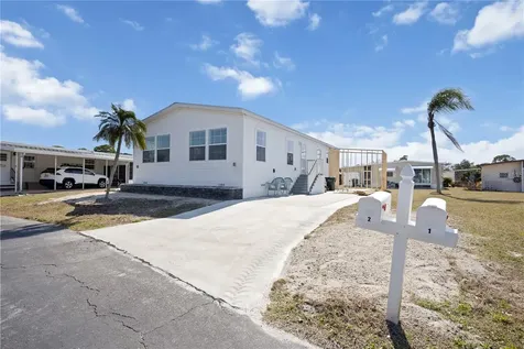 2 S Botany Bay Circle Englewood FL 34223