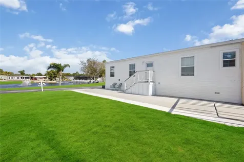 2 S Botany Bay Circle Englewood FL 34223