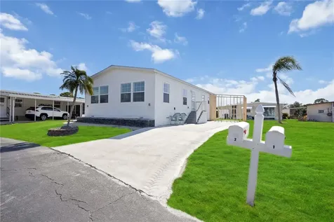 2 S Botany Bay Circle Englewood FL 34223