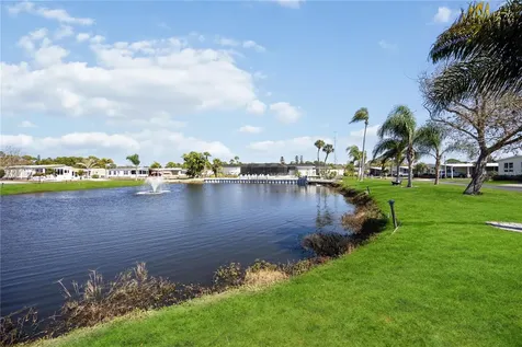 2 S Botany Bay Circle Englewood FL 34223