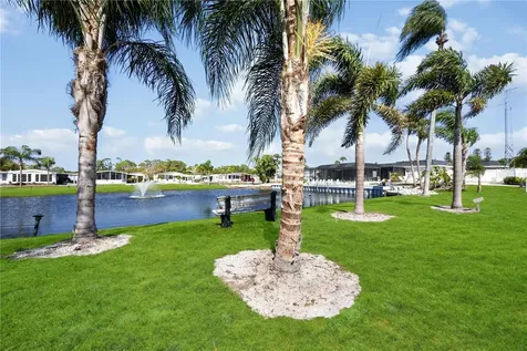 2 S Botany Bay Circle Englewood FL 34223