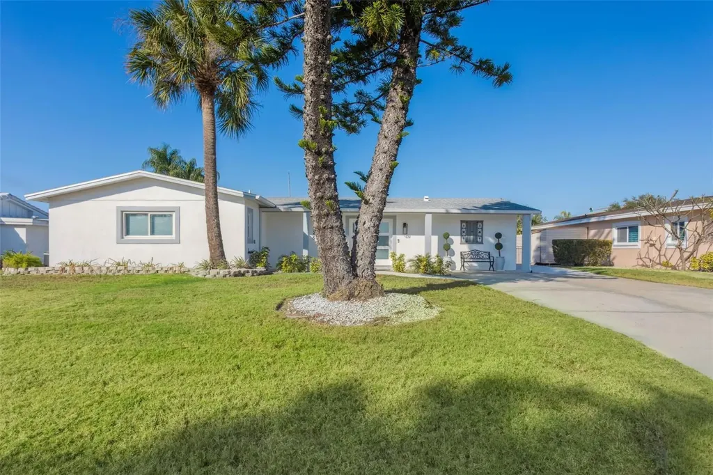 3926 Fontainebleau Drive Tampa FL 33634