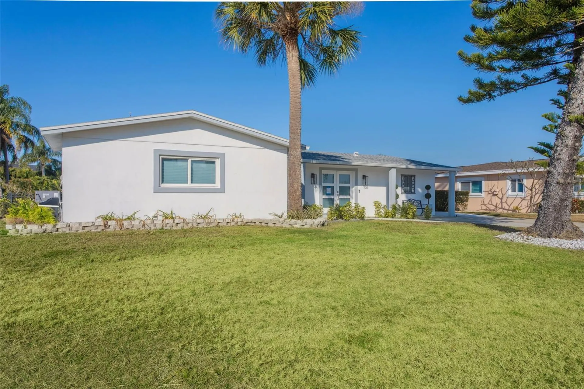 3926 Fontainebleau Drive Tampa FL 33634