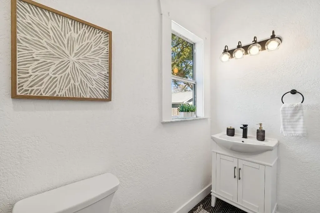 211 W Alva Street Tampa FL 33603