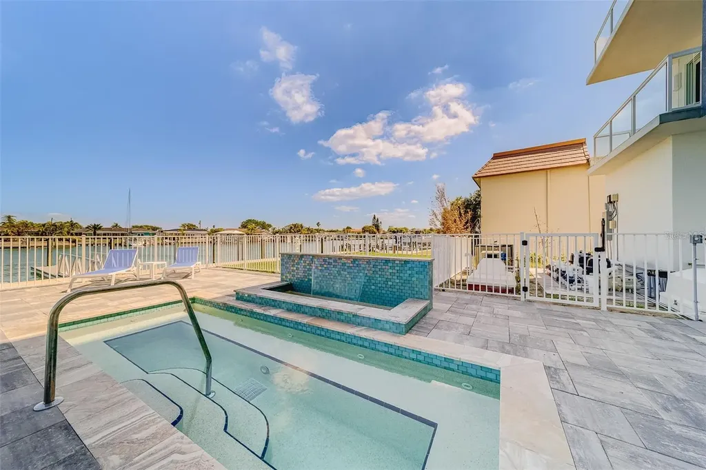 415 Island Way Clearwater FL 33767