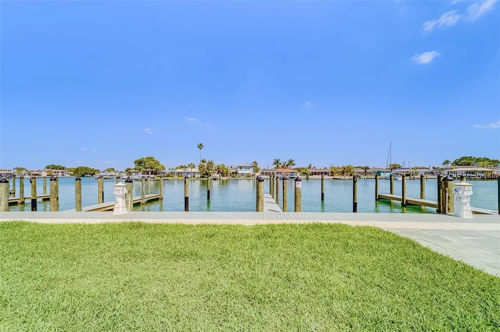 415 Island Way Clearwater FL 33767