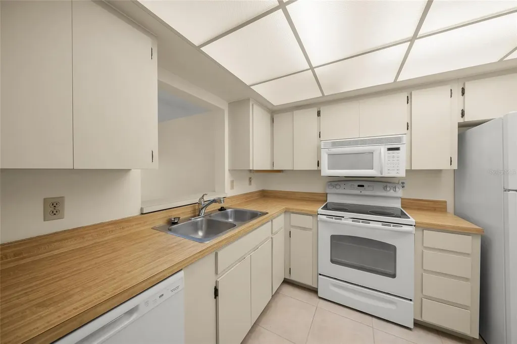 7860 Palm Aire Lane Sarasota FL 34243