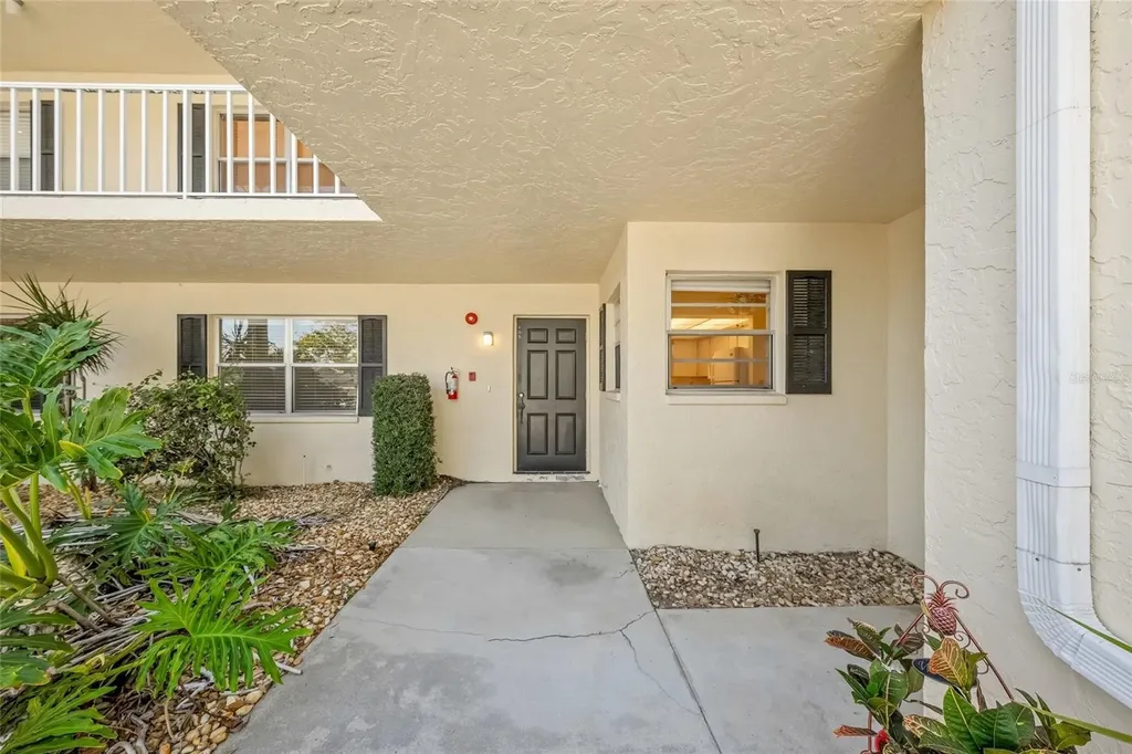 7860 Palm Aire Lane Sarasota FL 34243