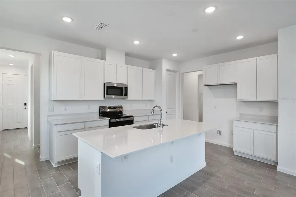 1253 Daisy Hill Avenue Dundee FL 33838