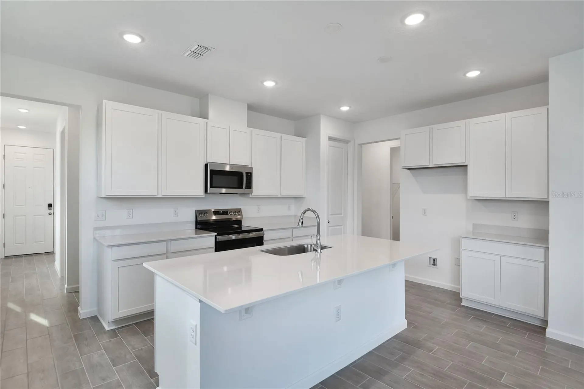 1253 Daisy Hill Avenue Dundee FL 33838