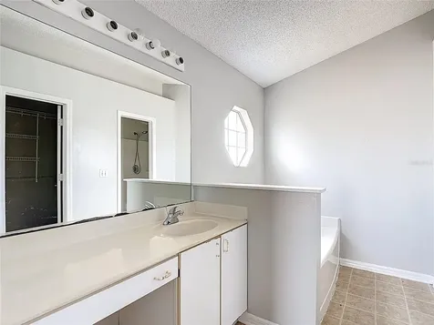 40 Coventry Court Kissimmee FL 34758