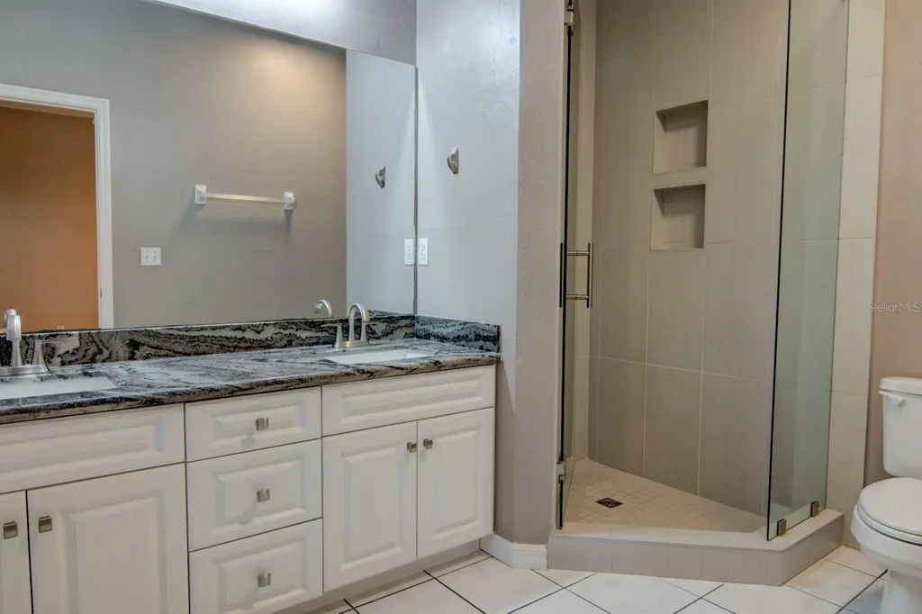 4933 NW 1st Place Gainesville FL 32607