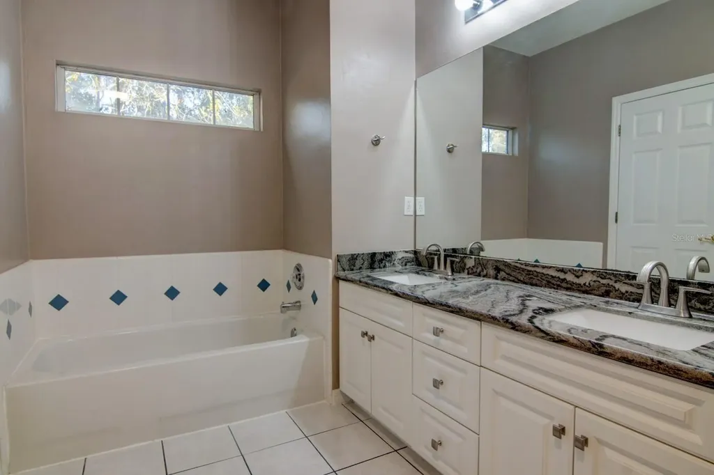 4933 NW 1st Place Gainesville FL 32607