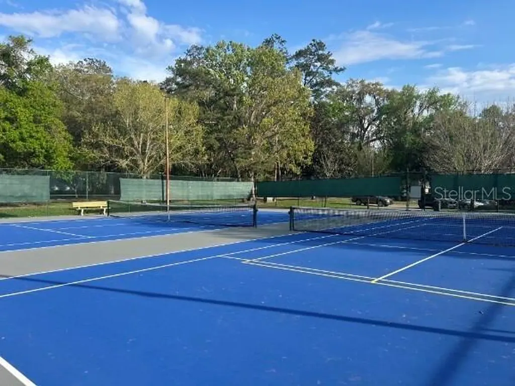 4933 NW 1st Place Gainesville FL 32607